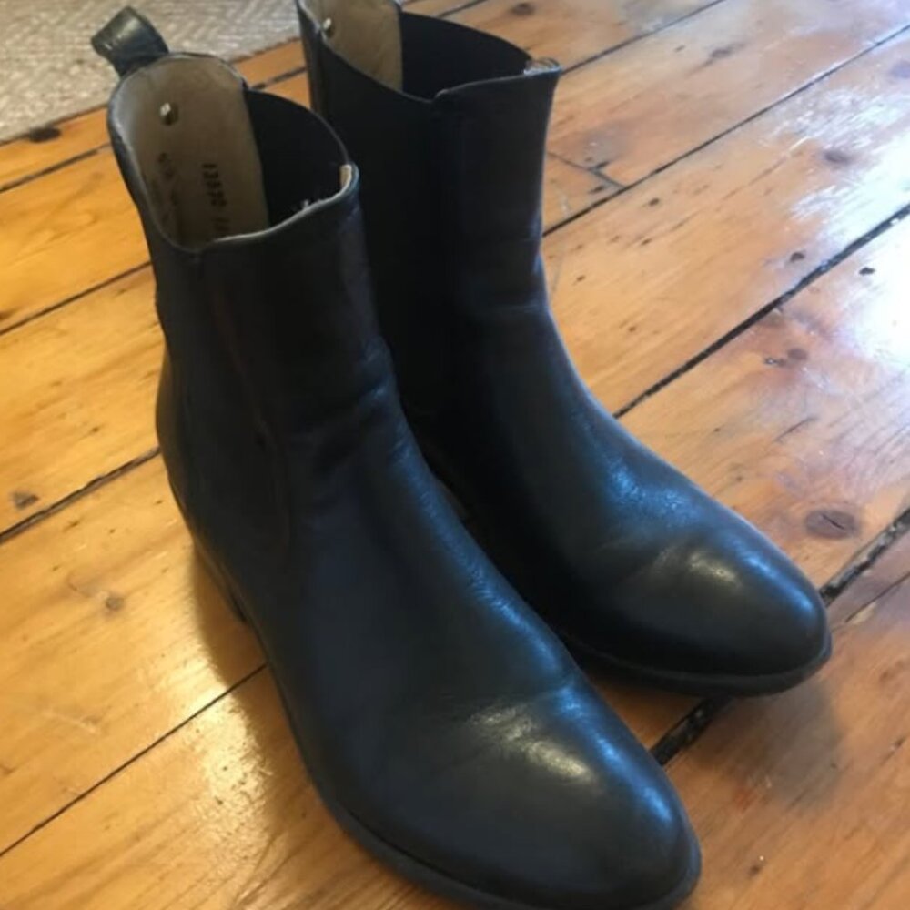 Frye Chelsea Boots 9.5
